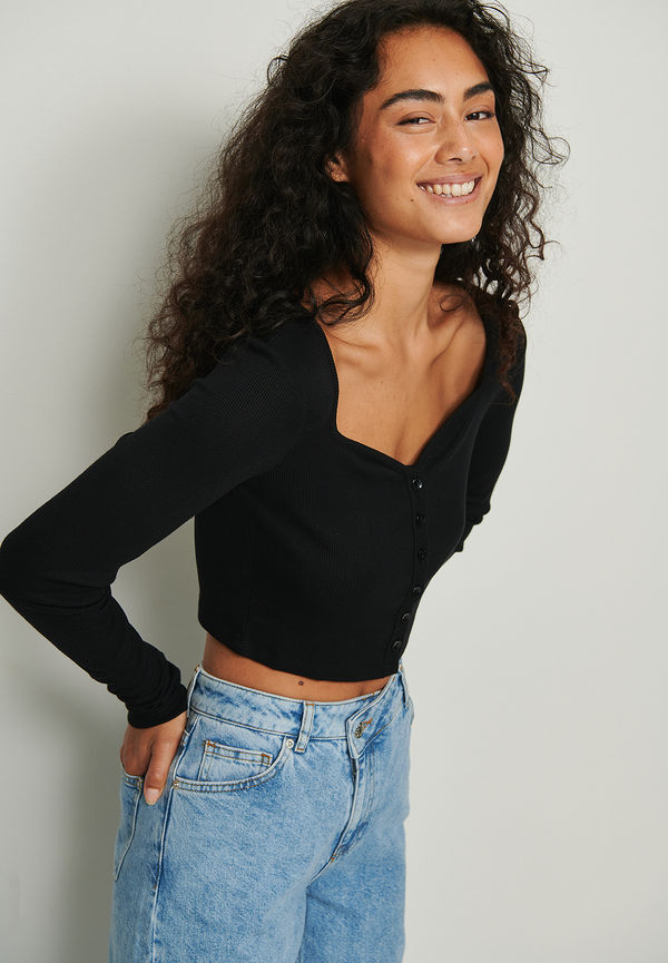 NA-KD Recycled croppad kofta med hjärtformad ringning - Black