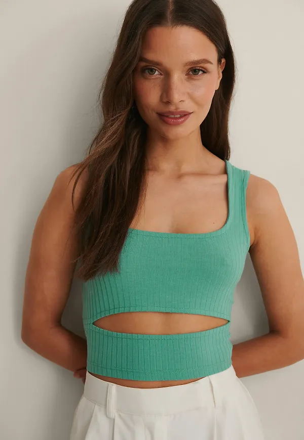 NA-KD Recycled croppad ribbad topp med utskurna detaljer - Green