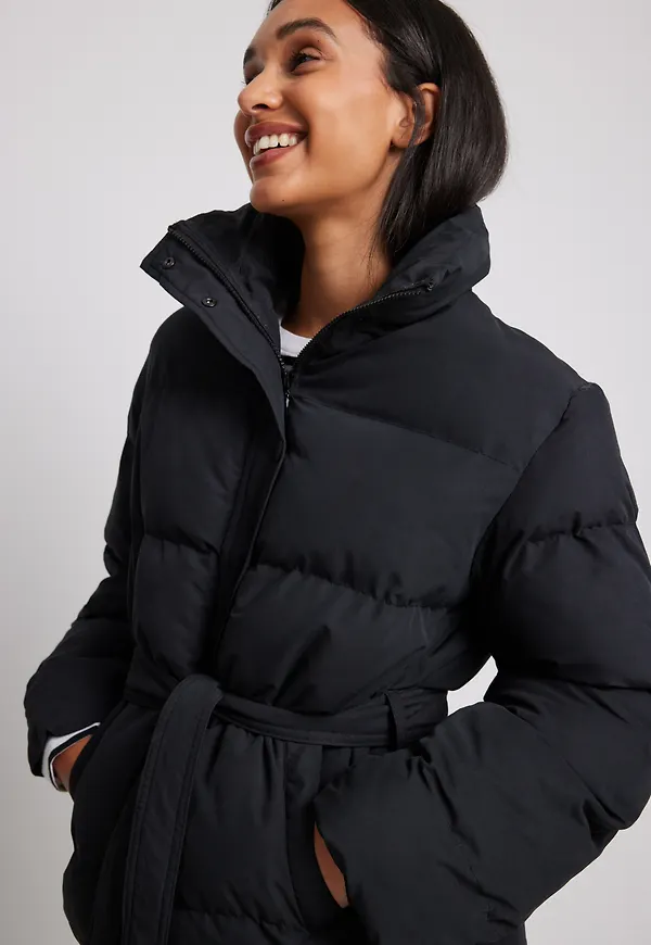 NA-KD Recycled jacka med bälte - Black