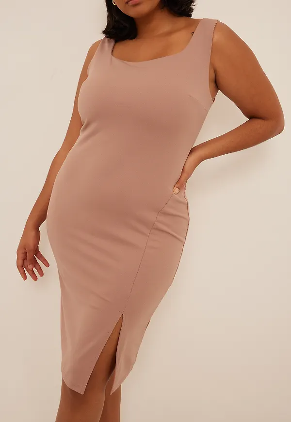 NA-KD Recycled klänning med slits - Pink