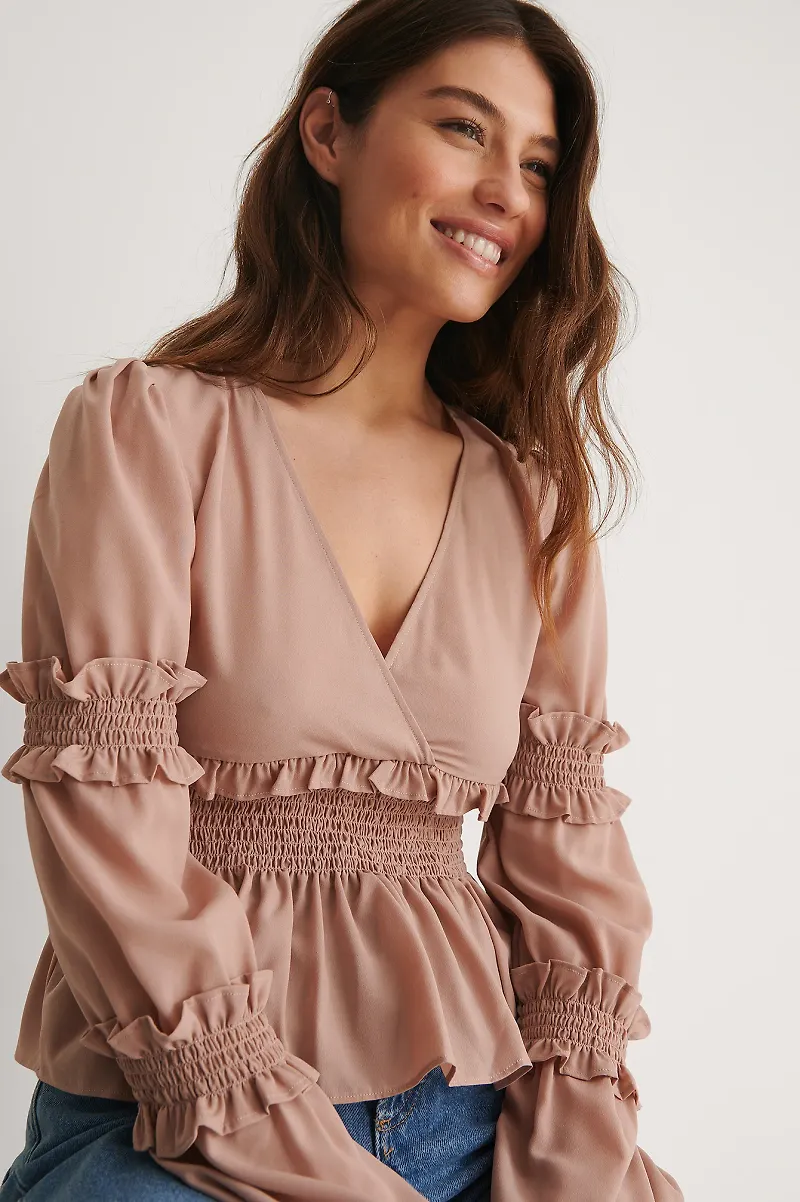 NA-KD Recycled luftig blus med V-ringning - Pink