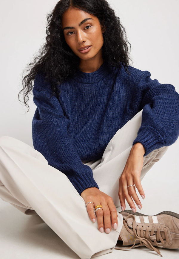 NA-KD Recycled stickad tröja med rund hals - Navy