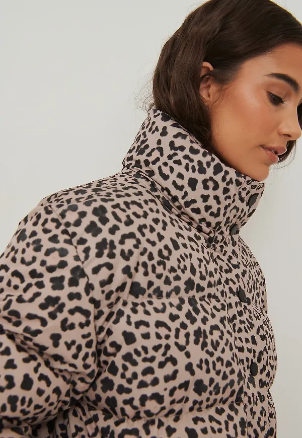 NA-KD Recycled vadderad jacka med tryck - Leopard
