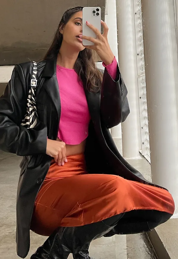 NA-KD Rundad ribbstickad topp - Pink