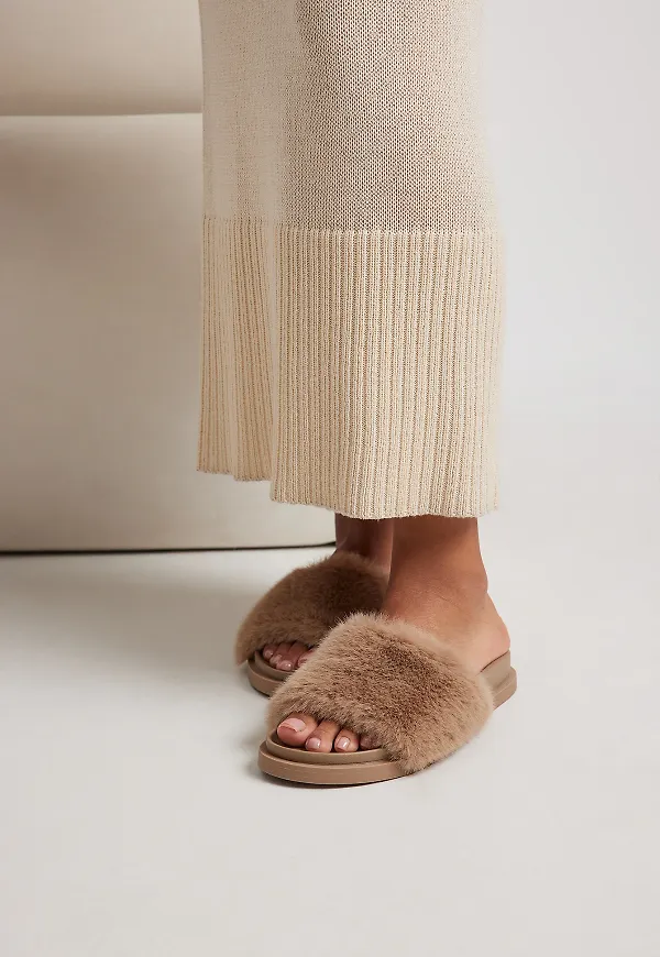 NA-KD Shoes Fluffiga tofflor - Beige