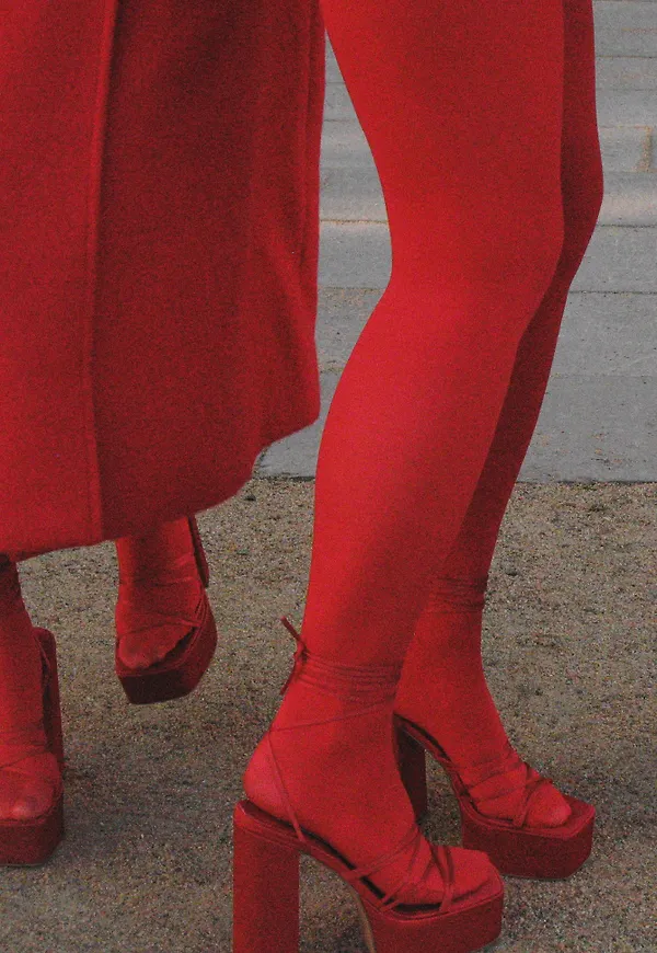 NA-KD Shoes Klackskor i satin med band och platåklack - Red