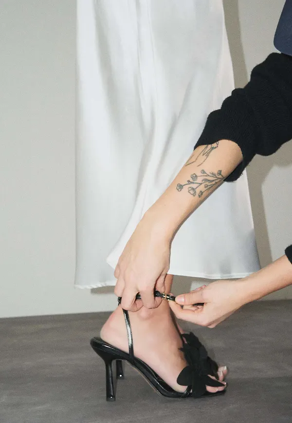 NA-KD Shoes Klackskor med stor blomdetalj - Black