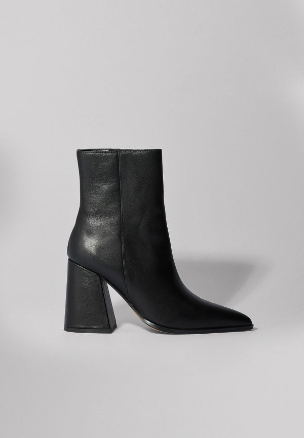 NA-KD Shoes Läderboots med sned block-klack - Black