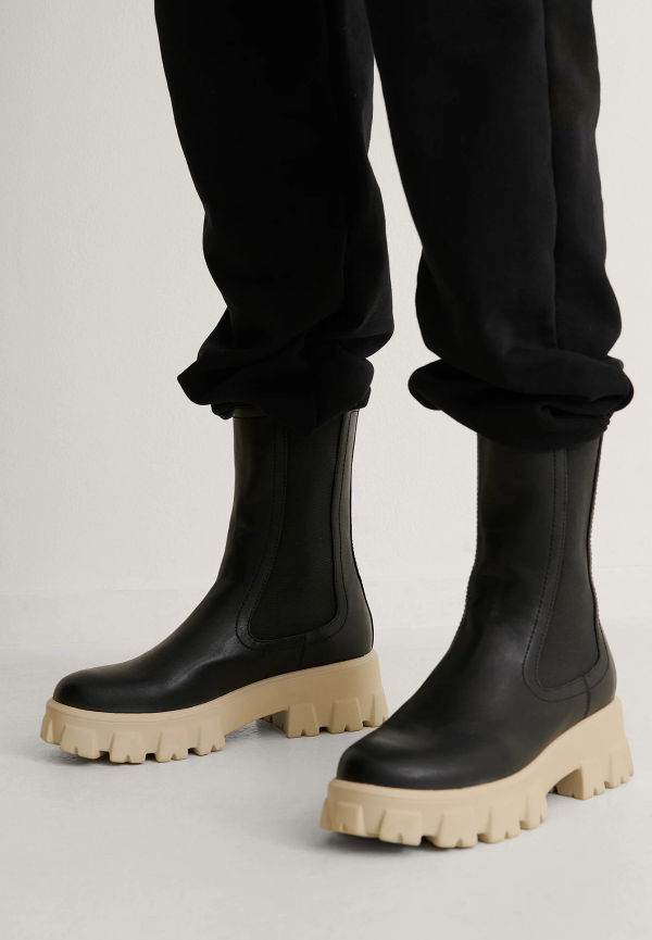 NA-KD Shoes Stövlar med elastiska skaft - Black