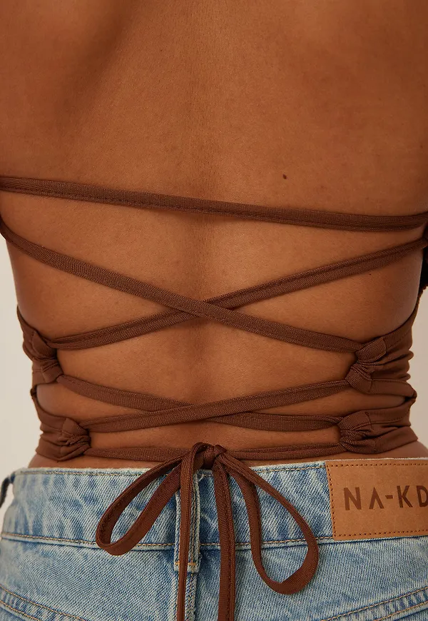 NA-KD Singlet med knytdetalj - Brown