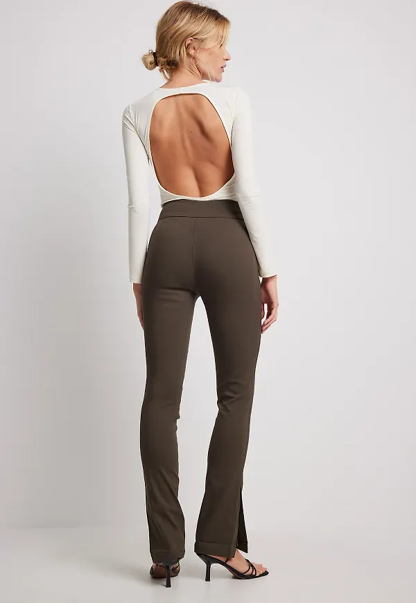 NA-KD Slim fit superstretchbyxor med slits - Brown