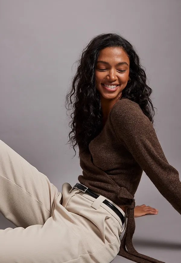 NA-KD Stickad cardigan med omslag - Brown