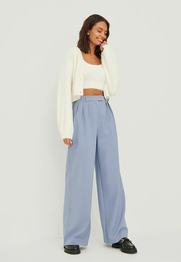 NA-KD Stickad croppad kofta - Offwhite