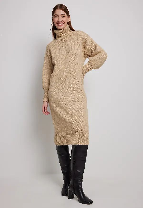 NA-KD Stickad klänning med hög hals - Beige