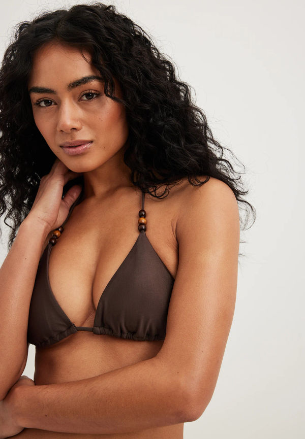NA-KD Swimwear Bikinitopp med långa band och halterneck - Brown
