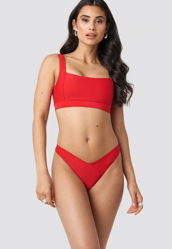 NA-KD Swimwear V-formad bikiniunderdel - Red