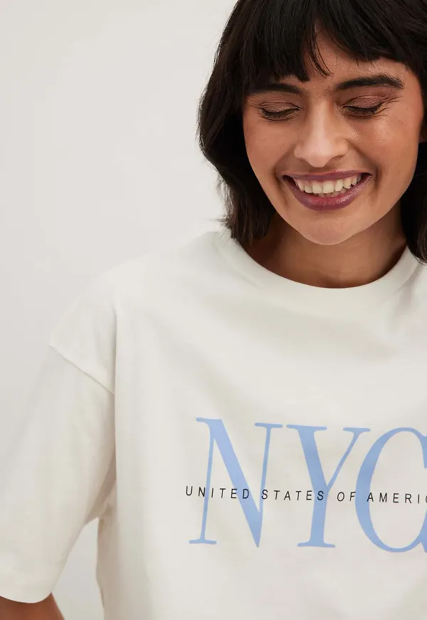 NA-KD T-shirt med city tryck - Offwhite