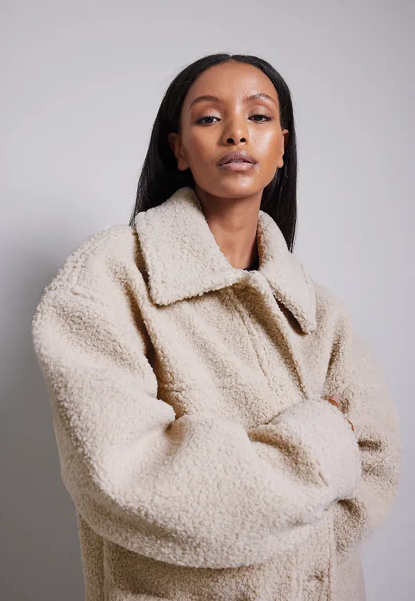 NA-KD Teddyjacka med fickdetaljer - Beige