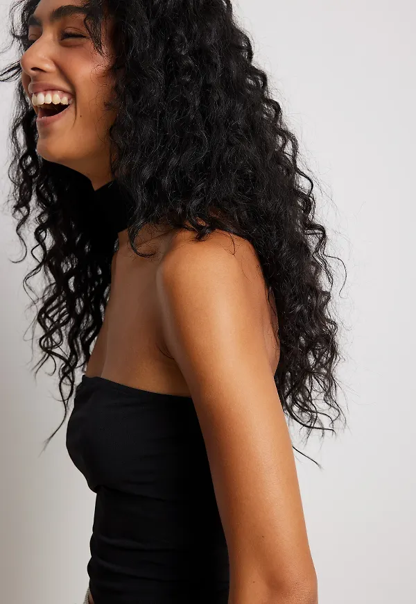 NA-KD Trend Bandeau-topp med chokerdetalj - Black