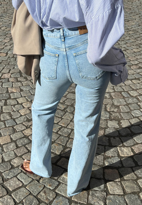 NA-KD Trend Ekologiska bootcut skinny jeans med hög midja - Blue
