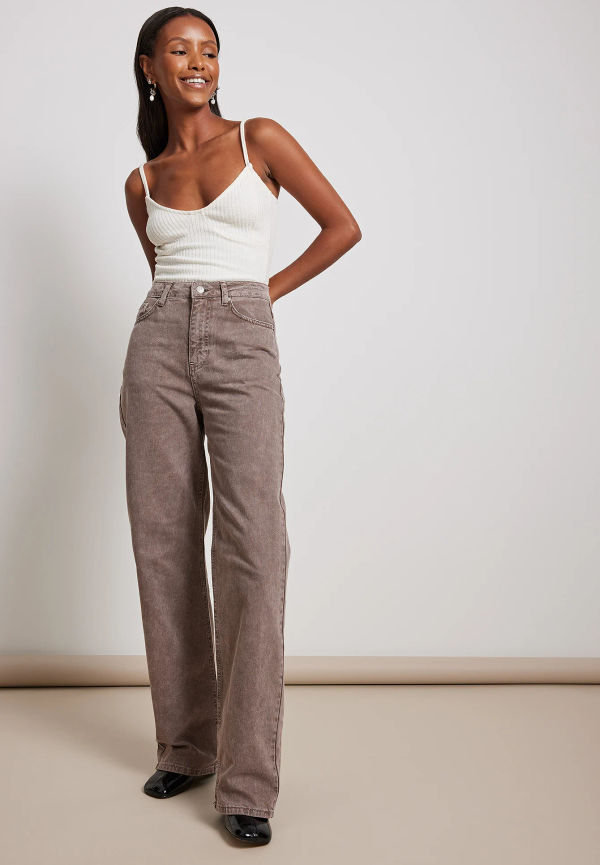 NA-KD Trend Ekologiska denim med hög midja och vida ben - Brown