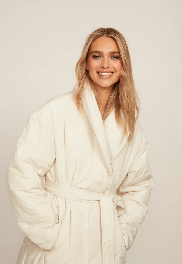 NA-KD Trend Lång quiltad jacka - Offwhite