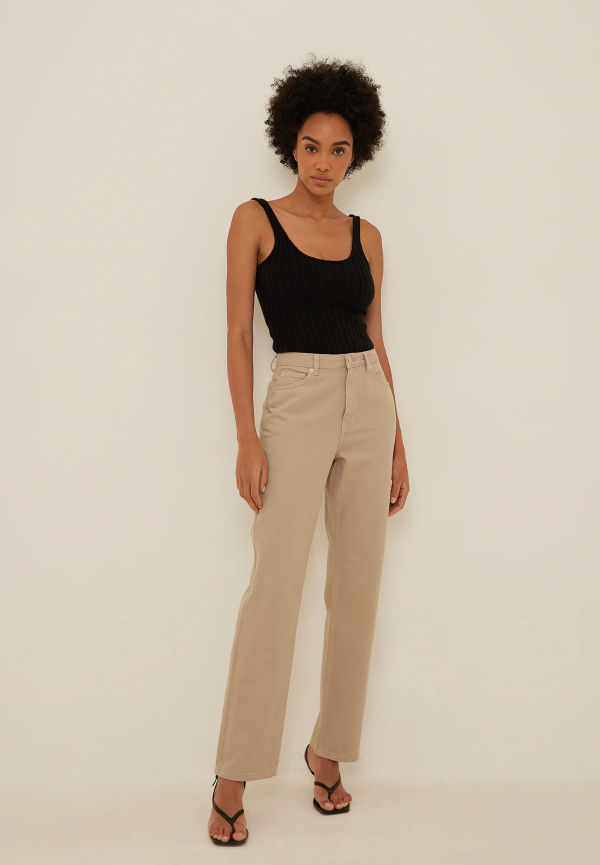 NA-KD Trend Långa jeans med rak passform - Beige