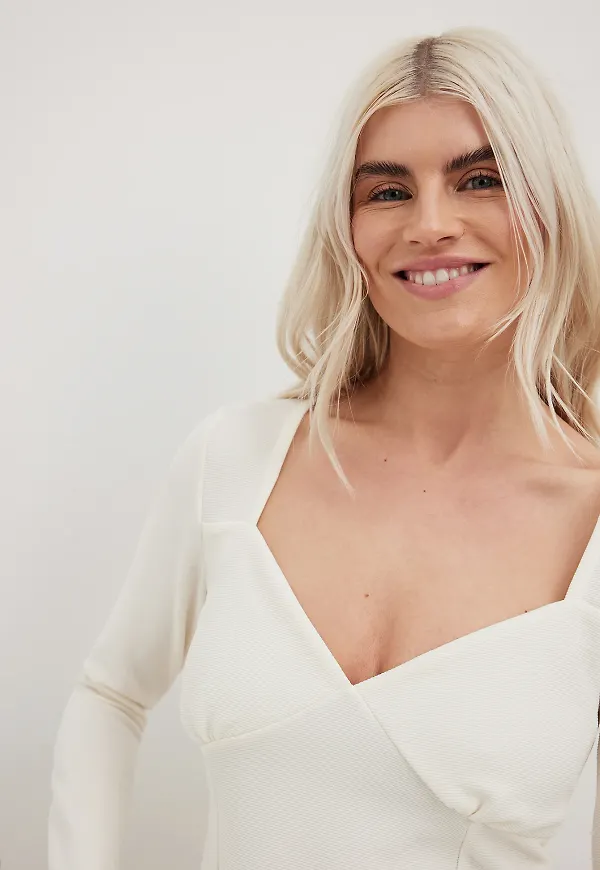 NA-KD Trend Långärmad topp med hjärtformad hals - Offwhite