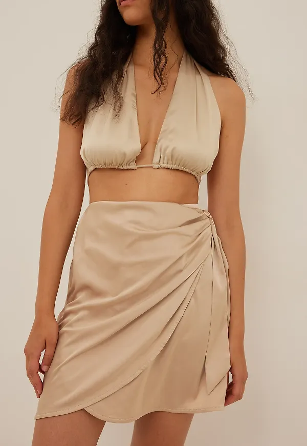 NA-KD Trend Minikjol med omlott - Beige