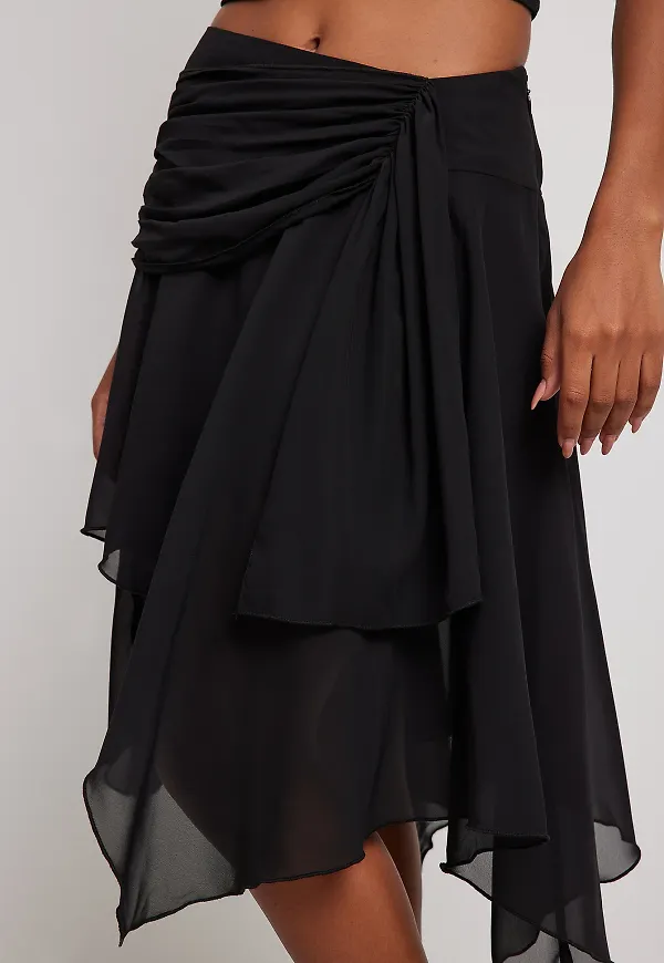 NA-KD Trend Ojämn chiffongkjol - Black