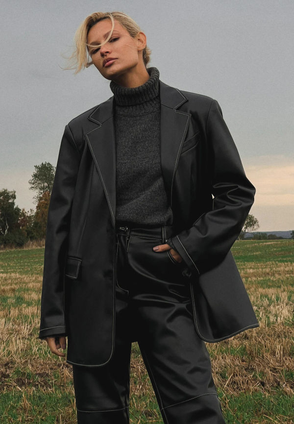 NA-KD Trend Oversized PU blazer med kontrastsöm - Black