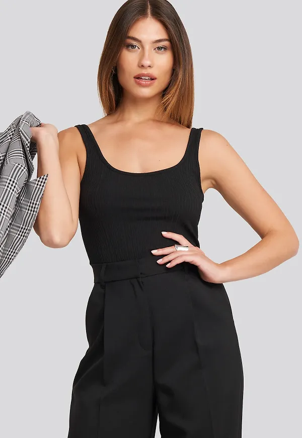 NA-KD Trend Ribbat Spagettilinne - Black