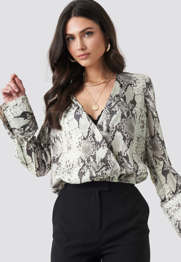 NA-KD Trend Snake Printed Overlap Blouse - Multicolor