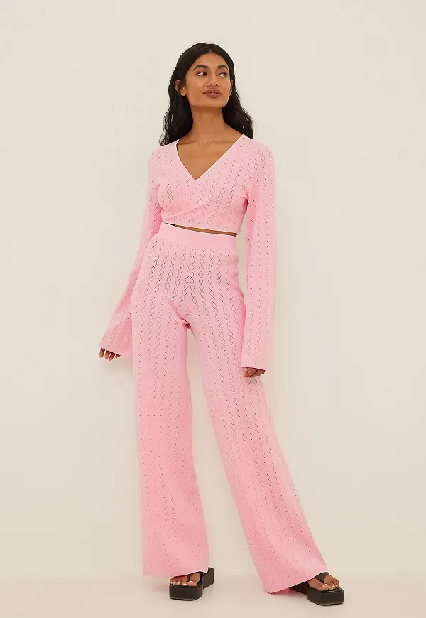 NA-KD Trend Stickade byxor med vida ben och spets - Pink