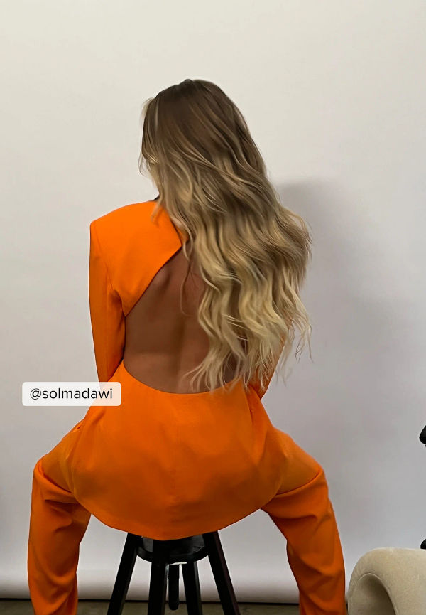 NA-KD Trend Återvunnen kavaj med öppen rygg - Orange