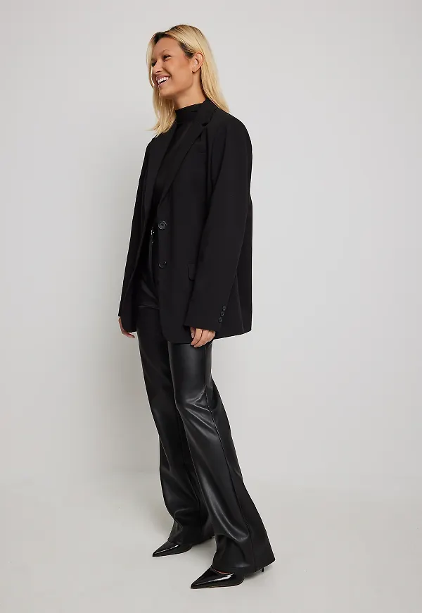 NA-KD Utsvängda leggings i PU - Black