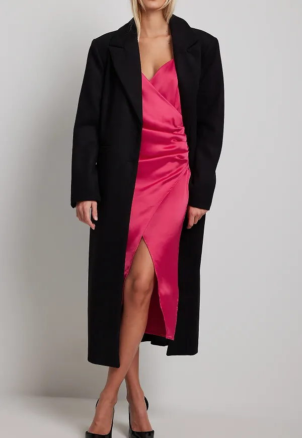 NA-KD Överlappande underklänning i satin - Pink