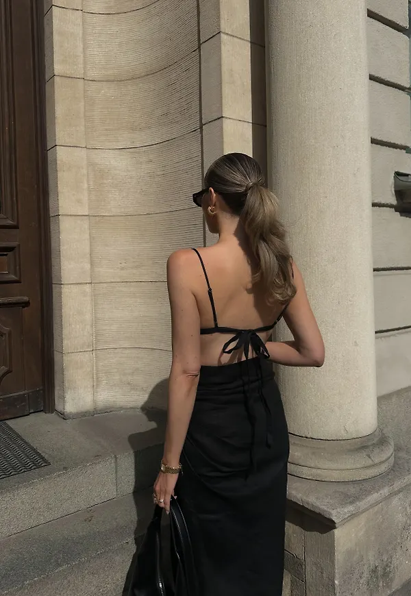 NA-KD Draperad linneklänning - Black