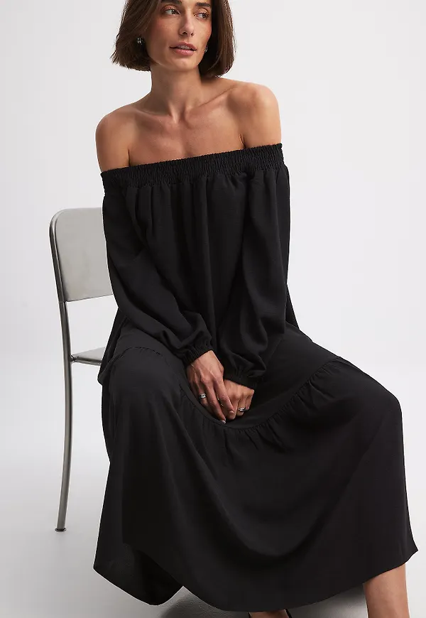 NA-KD Långärmad off shoulder-midiklänning - Black