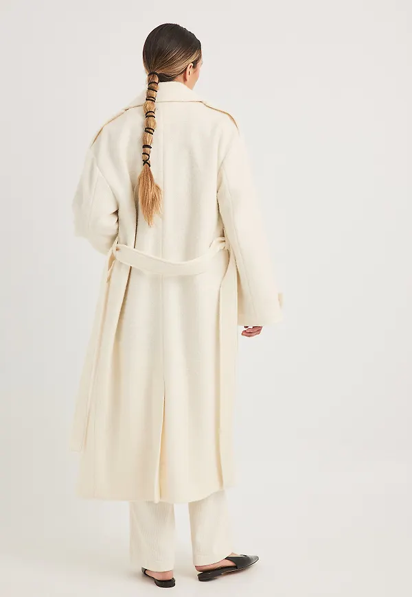 NA-KD Strukturerad kappa med bälte - Offwhite