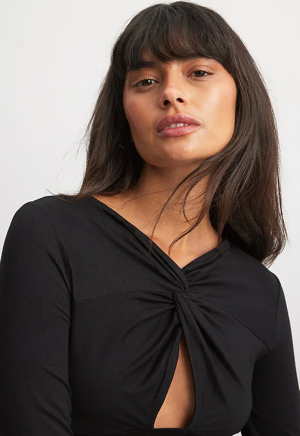 NA-KD Topp med vridd framsida - Black