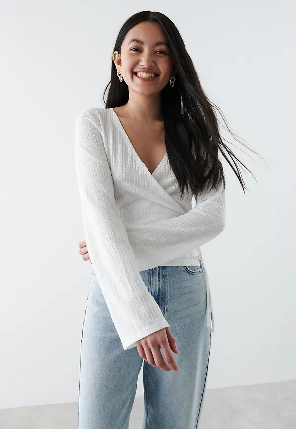 Naomi wrap top