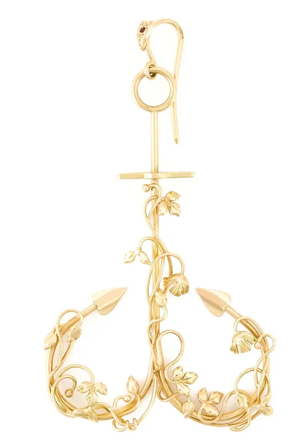 Natasha Zinko 18kt yellow gold anchor curved earring - Metallic