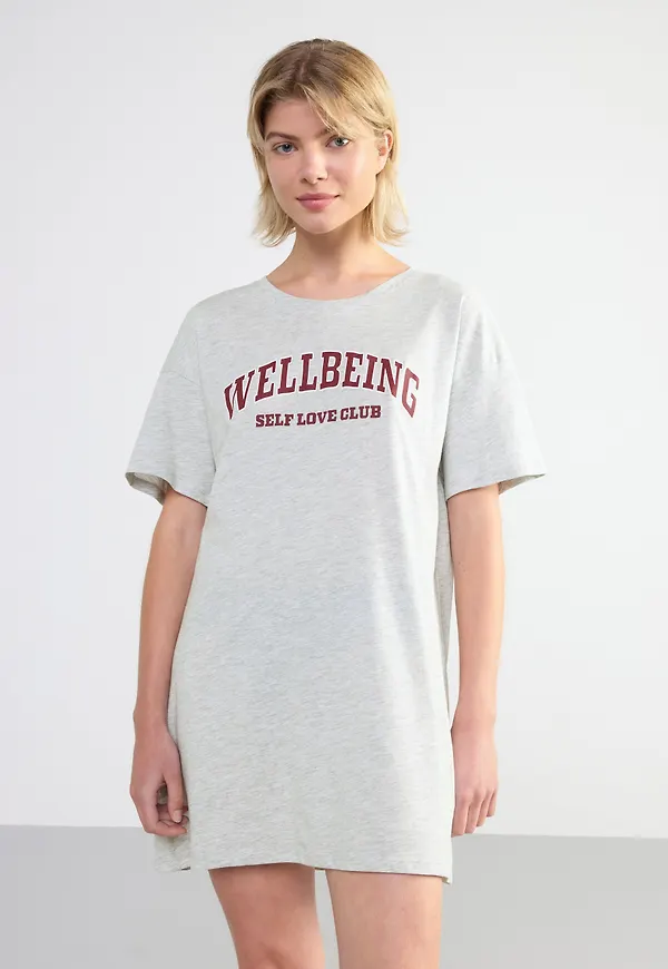 Nattlinne i t-shirt-modell