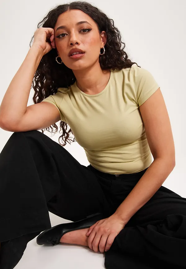Nelly - Beige - perfect cropped tee