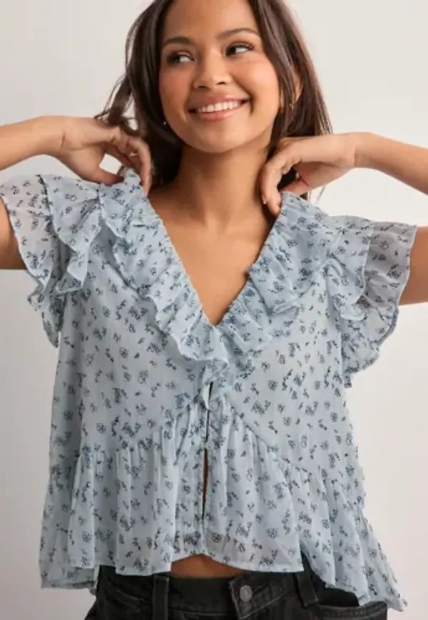 Nelly - Blommig - Dreamy Flounce Blouse