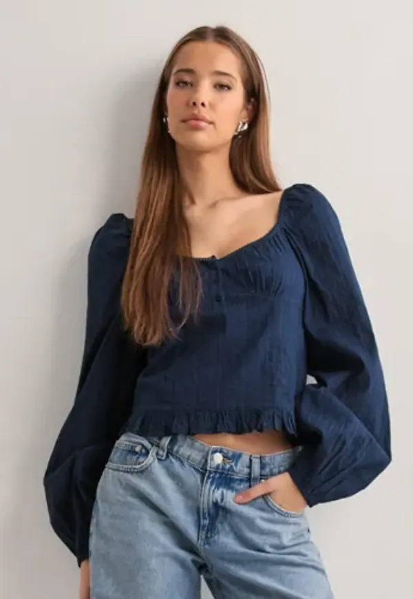 Nelly - Blå - Buttoned Puff Sleeve Blouse