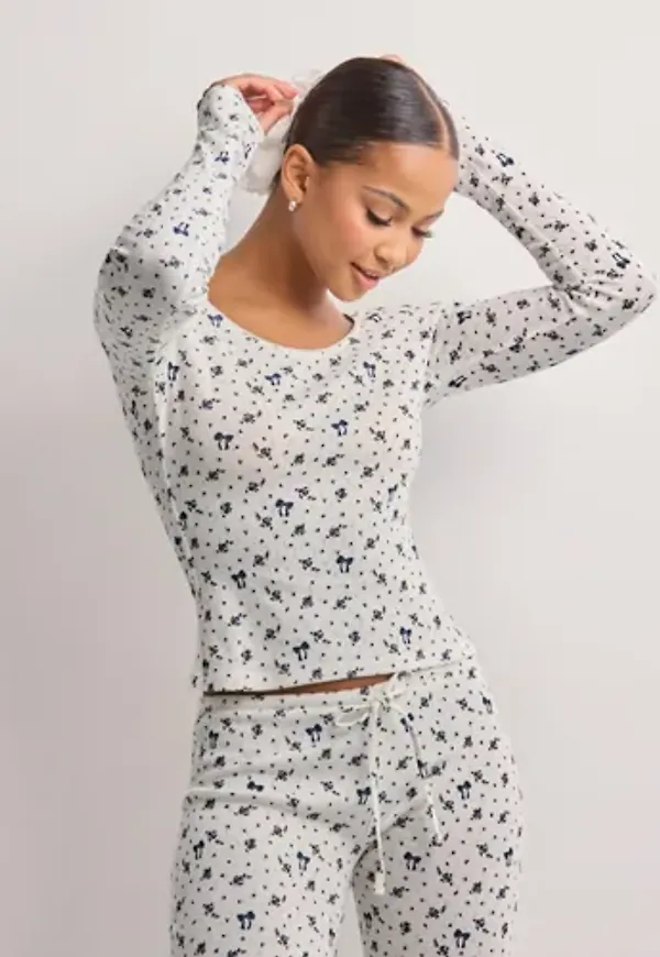 Nelly - Blå - Cute Print LS Top
