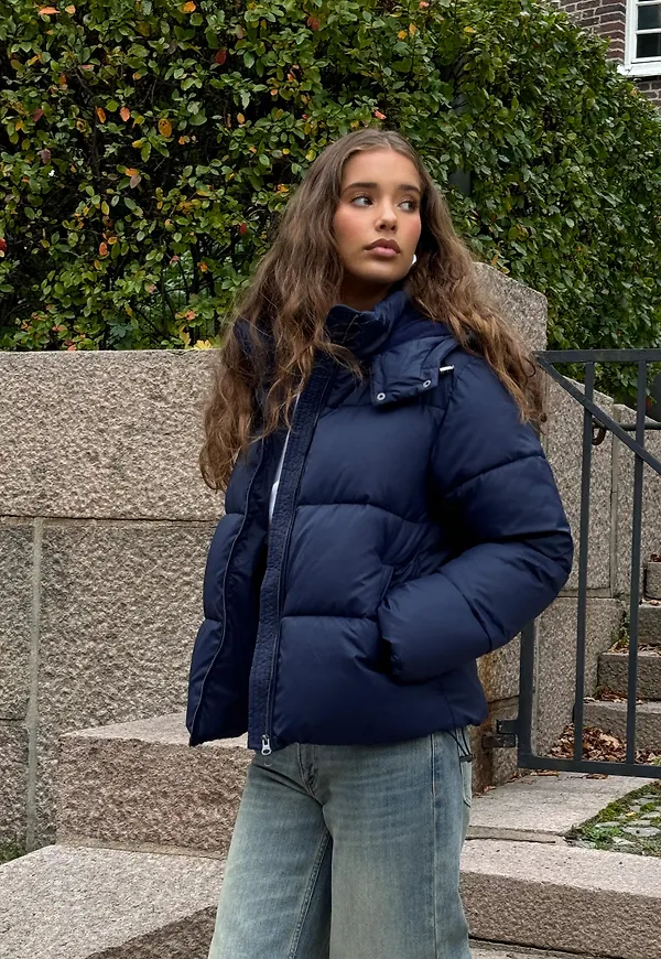 Nelly - Blå - Everyday Puffer Jacket (semi shiny)