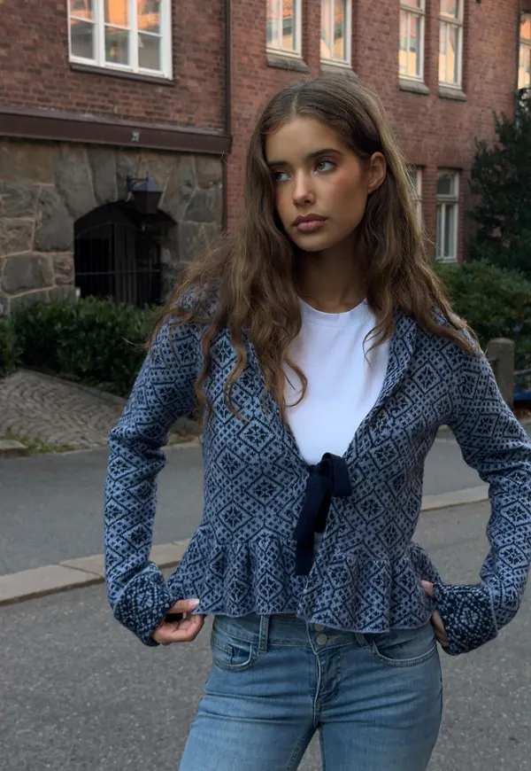 Nelly - Blå - Flounce Tie Jacquard Knit Cardigan